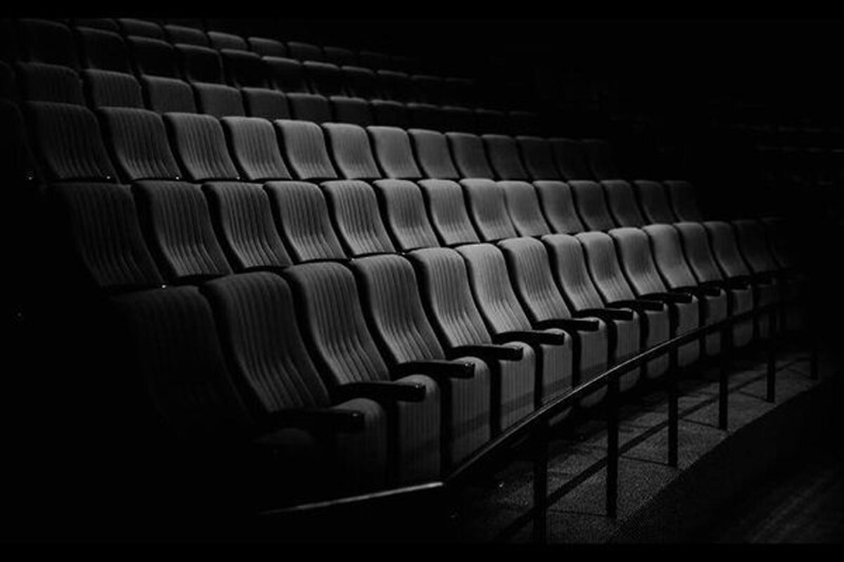 اجرای نمایش‌ها در سراسر کشور و مشهد به دلیل ایام شهادت امام محمدباقر (ع)، رحلت امام خمینی (ره) و قیام خونین ۱۵ خرداد تعطیل شد.