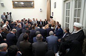 دیدار وزیر کشور و استانداران با رهبر معظم انقلاب | توصیه حضرت آیت‌الله خامنه‌ای به استانداران: با مردم گرم بگیرید و به میان آنها بروید + فیلم