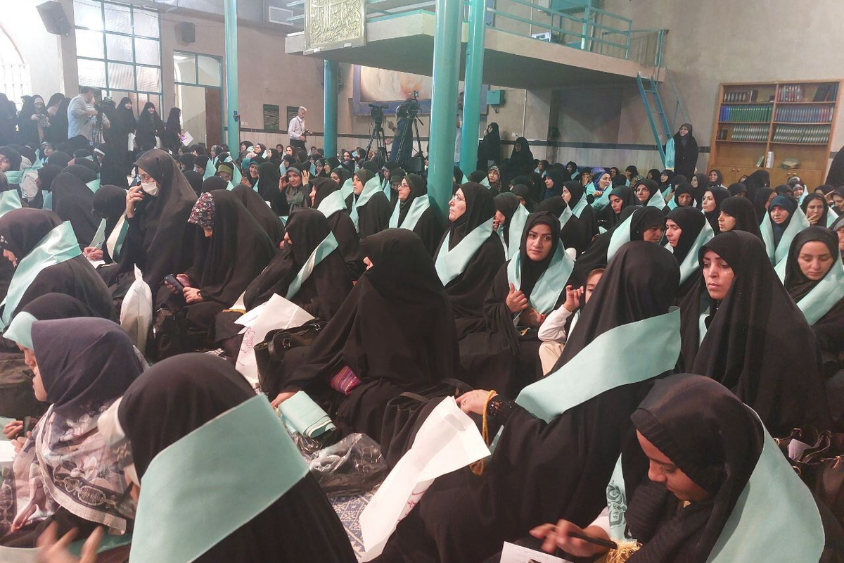 امام خمینی (ره) در هویت، روح و جان زن ایرانی انقلابی اثرگذار به وجود آورد
