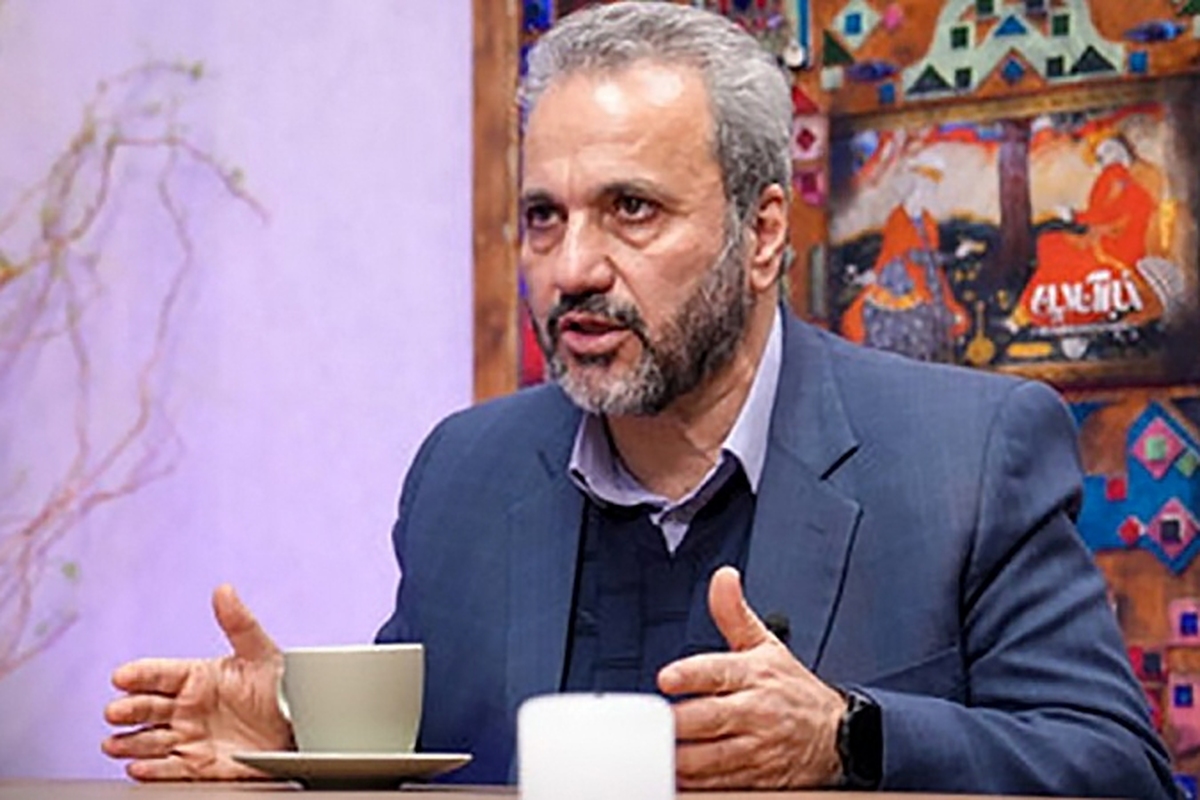رئیس مرکز امور اتباع و مهاجران خارجی وزارت کشور با بیان اینکه مهاجرانی که غیرمجازند از همین الان هم نباید در کشور حاضر باشند، گفت: ما می‌گوییم نزدیک به ۳ میلیون نفرشان در کشورمان بمانند؛ آن‌هایی که قانونی‌اند، بمانند.