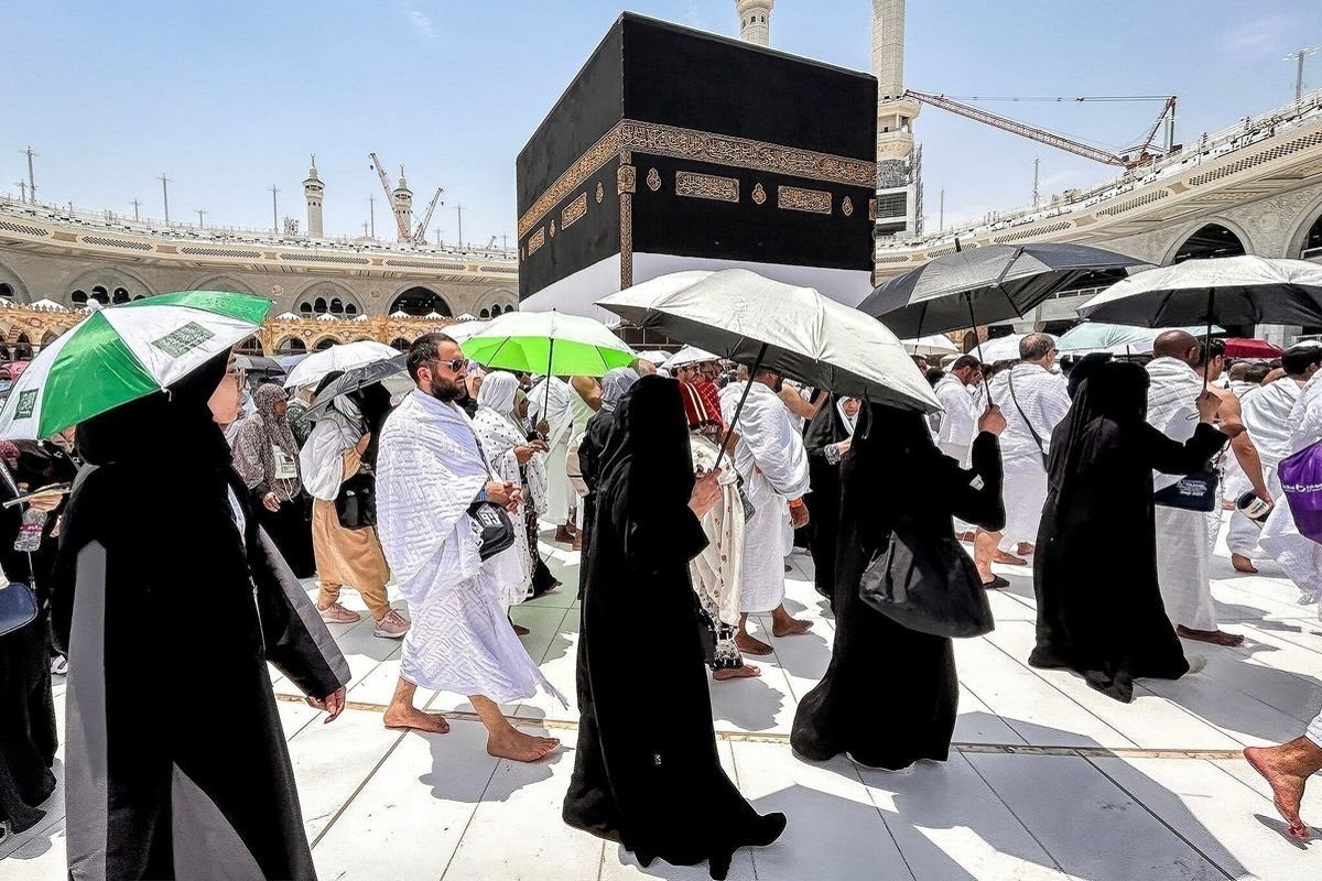 رئیس جمعیت هلال احمر گفت:تاکنون هیچگونه بیمارى واگیردارى بین زائران حج گزارش نشده است.