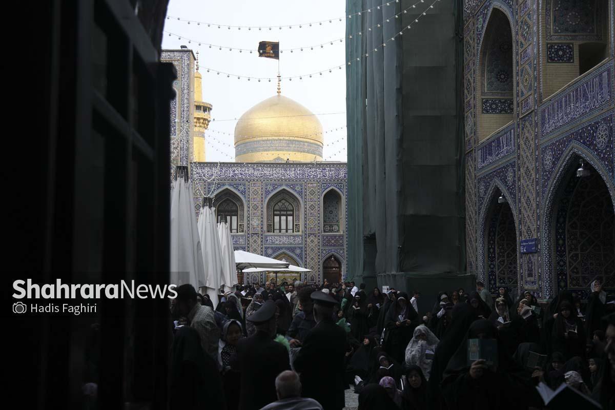 در آستانه عید غدیرخم، صحن‌های حرم مطهر رضوی برای جشن عیدالله الاکبر آماده شدند.