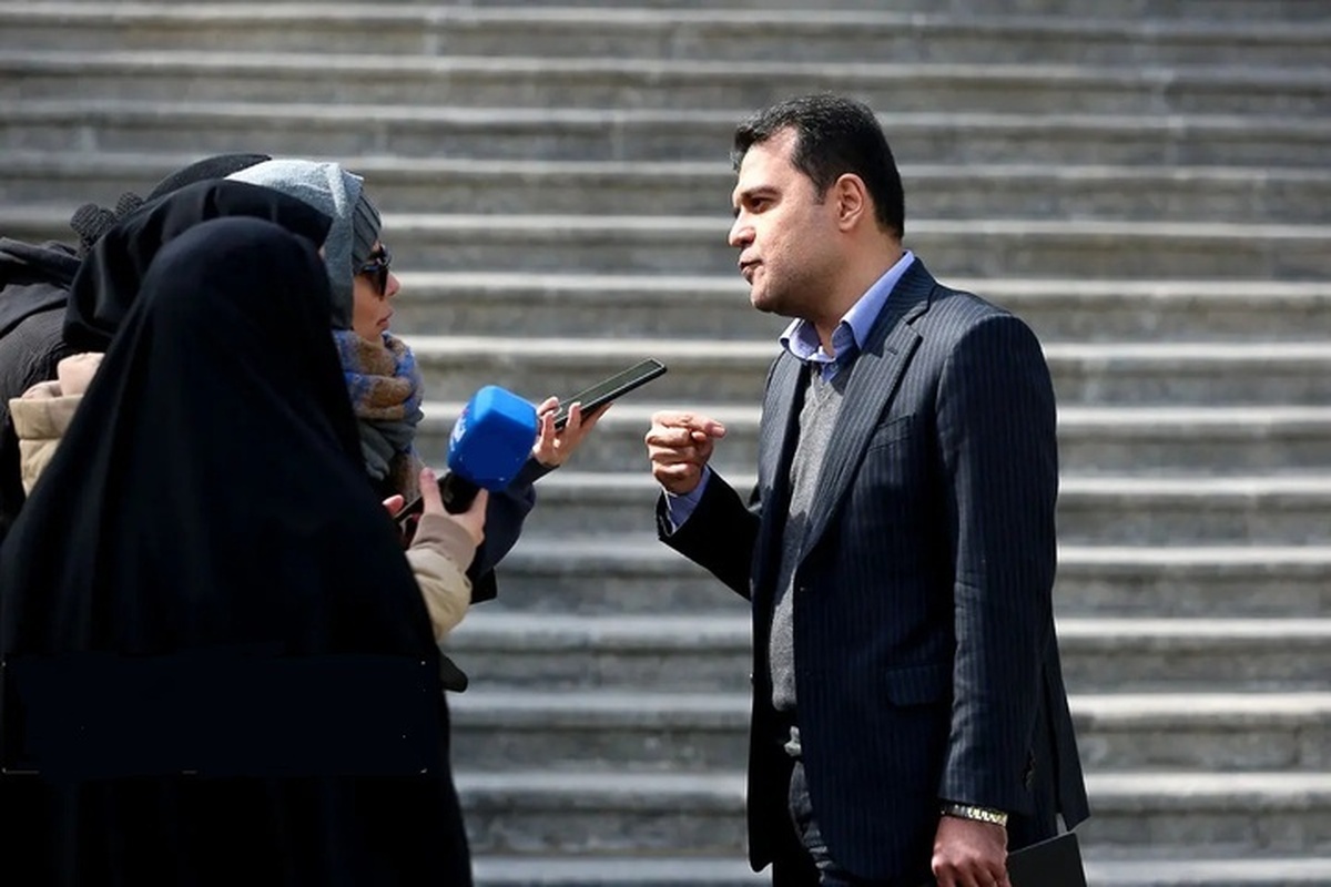 معاون علمی، فناوری و اقتصاد دانش بنیان رئیس جمهور گفت: ما امروز به ۶۰ کشور دنیا محصول تجهیزات پزشکی صادر می‌کنیم اما نکته حائز اهمیت این است که صنعت بدون فناوری و نوآوری حتما به اتمام می‌رسد.