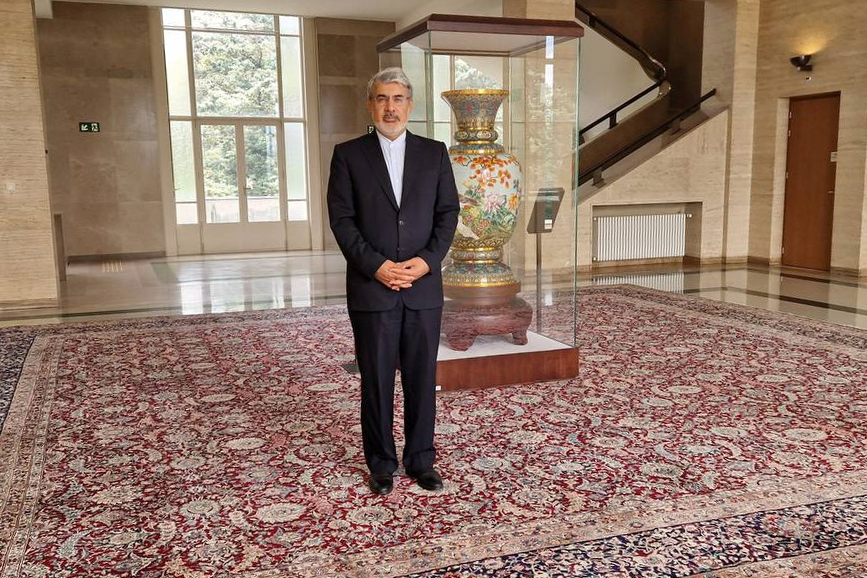 فرش ایرانی کتابخانه سازمان ملل در ژنو به خانه بازگشت فرش ایرانی کتابخانه سازمان ملل در ژنو به خانه بازگشت