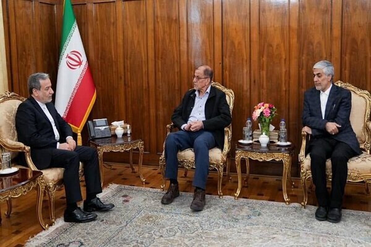 وزیر امور خارجه گفت: همکاری و تعامل بین وزارت امور خارجه و نمایندگی‌های جمهوری اسلامی ایران در خارج از کشور با وزارت ورزش در حمایت از کاروان‌های ورزشی اعزامی به خارج کشور مورد تأکید است.
