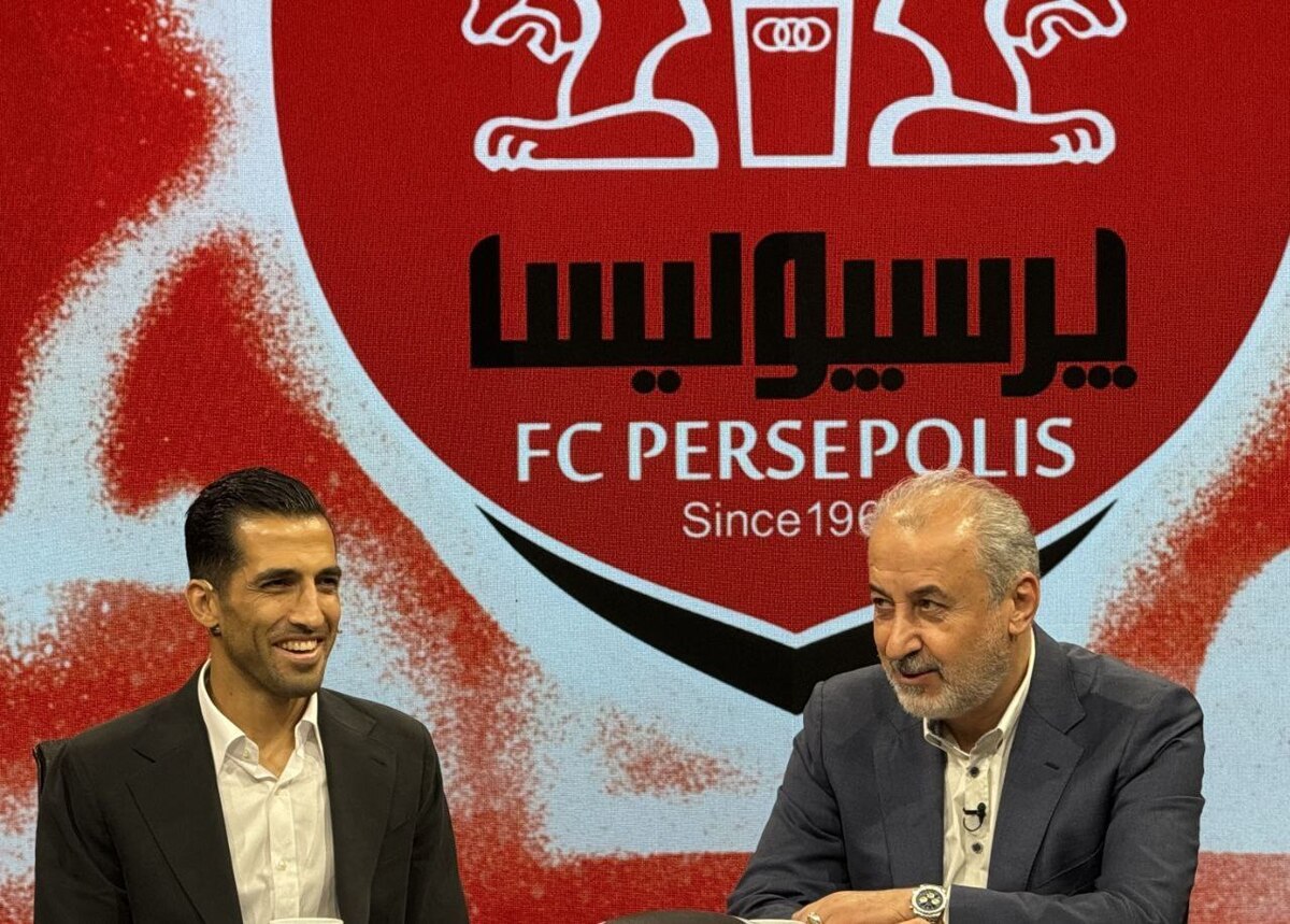 برخلاف خبر‌هایی که در روز‌های گذشته منتشر شد، وحید امیری از پرسپولیس جدا نشد و قرارداد خود را بار دیگر با این باشگاه تمدید کرد.