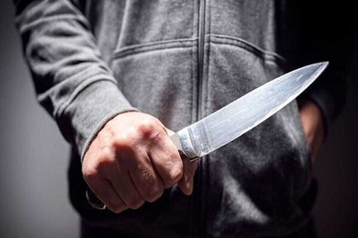 روز جمعه در محله سرآسیاب ملارد، فرد موتورسواری در ورودی یک مجتمع مسکونی ابتدا اصرار به درگیری با عابر پیاده دارد بعد از اینکه در این موضوع ناکام ماند، چندین نفر از اراذل و اوباش با قمه و شمشیر به جان این شهروند می‌افتند و به دلیل شدت جراحات وارده شده راهی بیمارستان می‌شود.