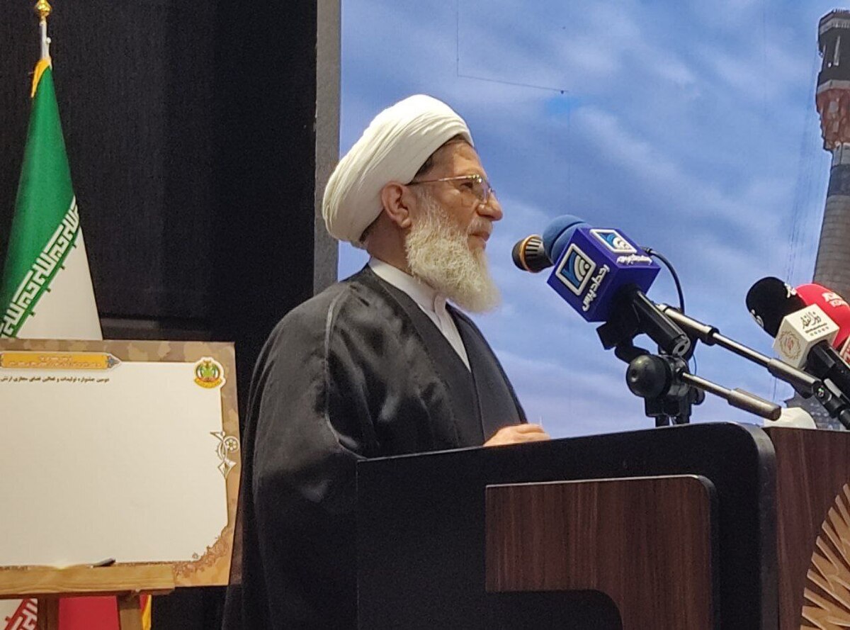 رئیس سازمان عقیدتی‌سیاسی ارتش گفت: بدون حضور مؤثر در فضای مجازی، فکر حاکمیت در فضای حقیقی توهمی بیش نیست و فریب‌دادن خویش است.