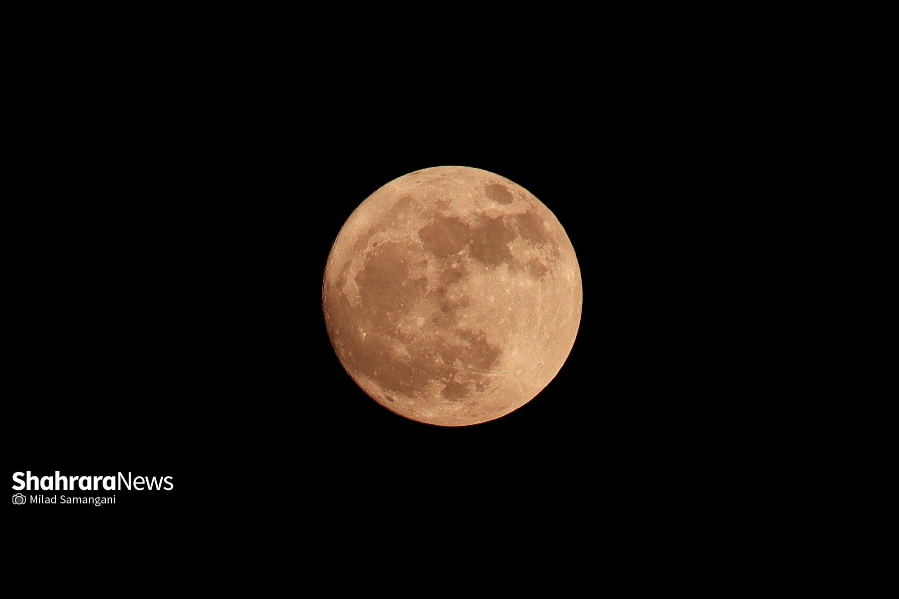 تصویری از ماه توتفرنگی در آسمان مشهد (۲۰ خرداد ۱۴۰۴) تصویری از ماه توتفرنگی در آسمان مشهد (۲۰ خرداد ۱۴۰۴)