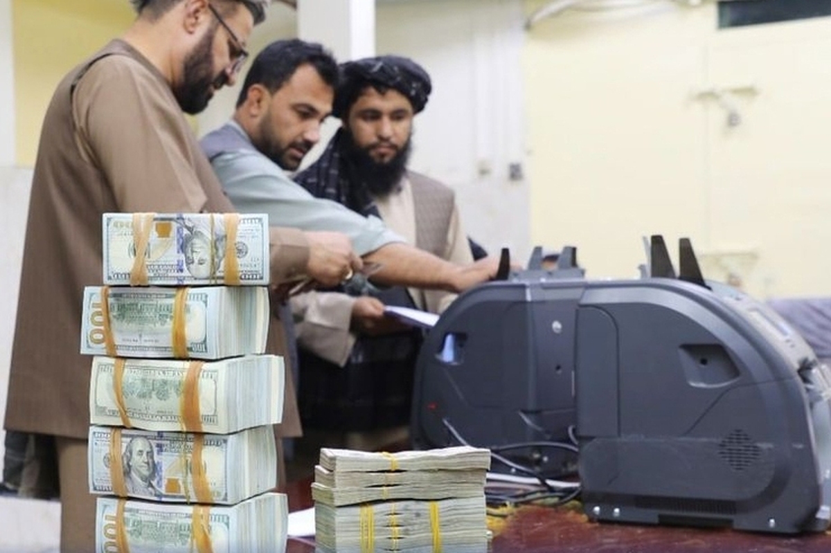 یک عضو مجلس نمایندگان اآمریکا در اظهاراتی جنجالی با انتقاد از سیاست‌های جاری در قبال افغانستان فاش کرد که ایالات متحده همچنان هفته‌ای ۴۰ میلیون دلار به طالبان کمک مالی می‌فرستد.