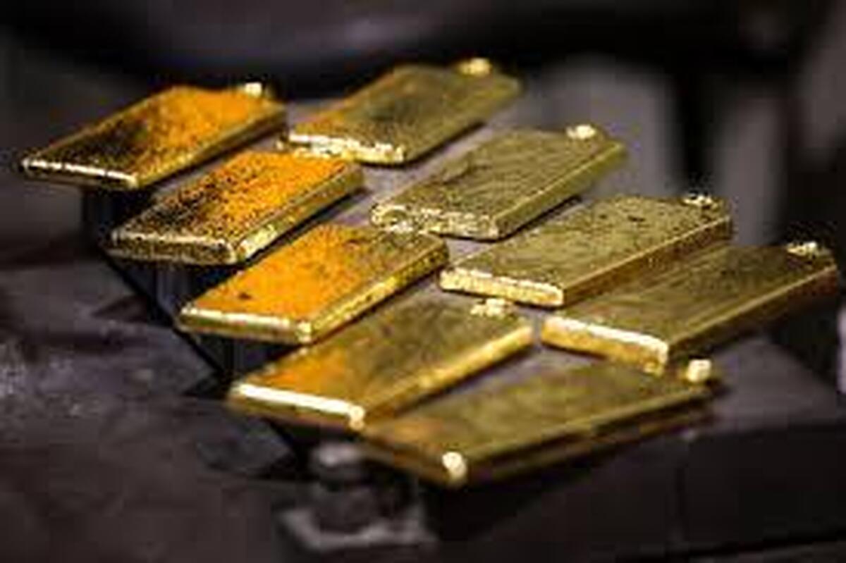 قیمت طلا در معاملات روز پنجشنبه بازار جهانی، تحت تاثیر افزایش تنش‌های خاورمیانه تقاضا برای دارایی‌های امن را بالا برد و انتظارات از کاهش احتمالی نرخ بهره فدرال رزرو، افزایش یافت.