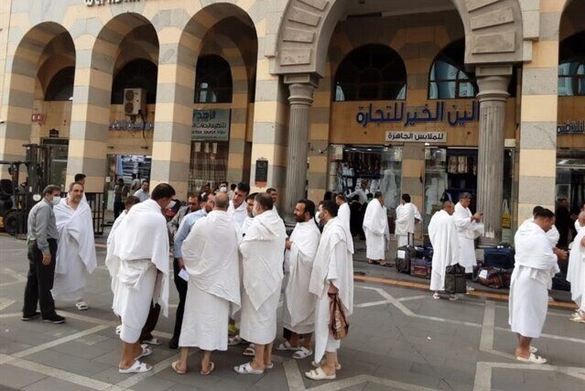 در جلسه امروز سرپرست حجاج ایرانی و رئیس سازمان حج و زیارت و برخی معاونان و مدیران حاضر در جلسه، به تبادل اخبار آخرین وضعیت زائران ایرانی حاضر در مکه و مدینه پرداختند.