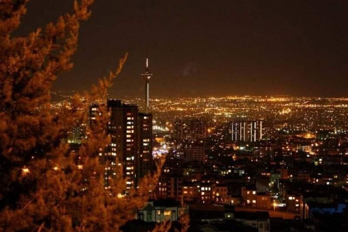 دقایقی قبل، پدافند هوایی مرکز و شمال‌شرق تهران به اشیای نورانی واکنش نشان داد.
