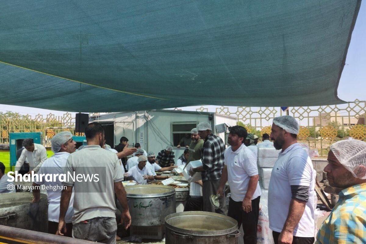 طبخ و توزیع ۳۴ هزار پرس غذای گرم در حاشیه شهر مشهد به‌مناسبت عید غدیر ۱۴۰۴ + فیلم