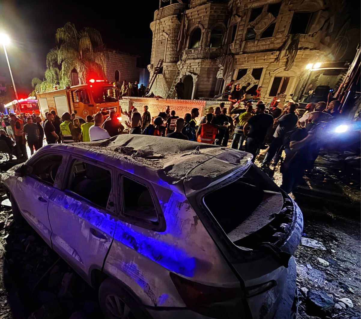 عکس‌هایی از تخریب موشک‌های ایرانی در شهر‌های اسرائیل (۲۵ خرداد ۱۴۰۴)