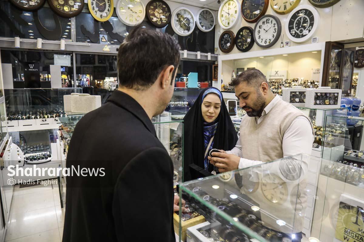 اتاق اصناف تهران با صدور اطلاعیه‌ای اعلام کرد: کلیه اتحادیه‌ها، واحد‌های صنفی، بازارها، پاساژ‌ها و… شهر تهران امروز یکشنبه ۲۵ خردادماه طبق روال عادی و زمان‌های معمول به فعالیت خود خواهند پرداخت.