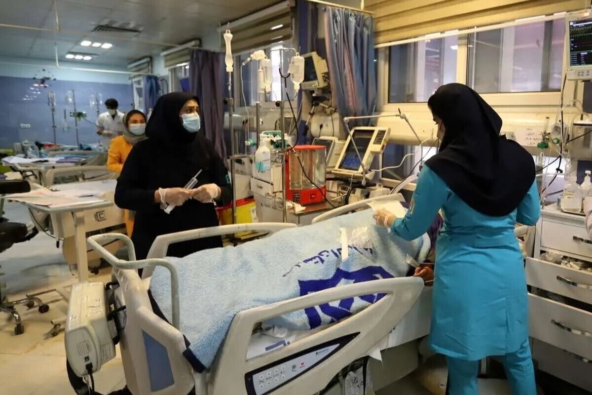 معاون درمان وزارت بهداشت، درمان و آموزش پزشکی با صدور بخشنامه‌ای خطاب به معاونان درمان دانشگاه‌های علوم پزشکی سراسر کشور بر حفظ آمادگی کامل بیمارستان‌ها برای ارائه خدمات درمانی مناسب در پاسخ به حوادث اخیر تاکید کرد.