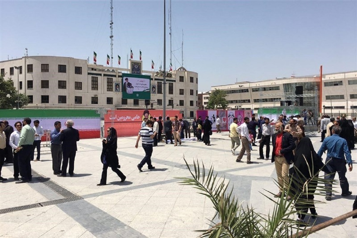 دیوارنگاره میدان شهدا مشهد در واکنش به جنایات رژیم صهیونیستی رونمایی شد.