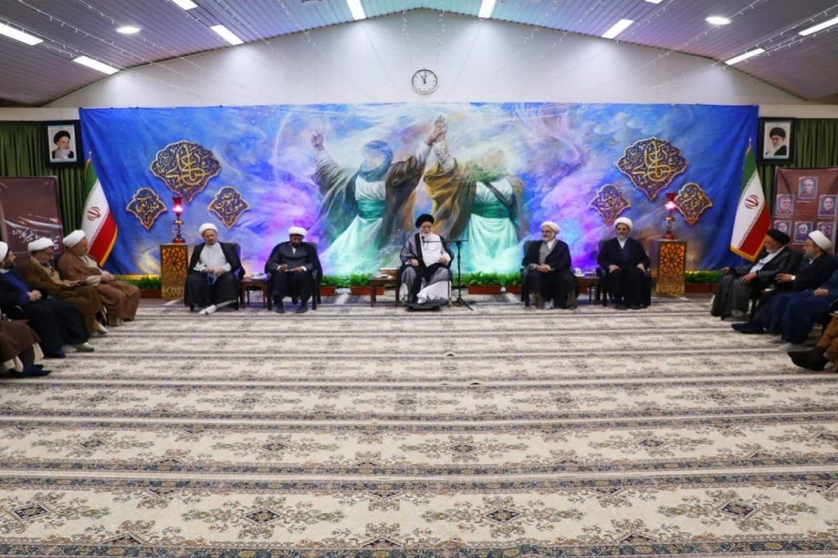 نماینده ولی فقیه در خراسان رضوی و امام جمعه مشهد با بیان اینکه اقتدار نظام، پشتوانه مردمی آن است، گفت: طلاب جوان و روحانیون با توجه به شرایط اخیر کشور بایستی به تبیین و روشنگری مسائل روز جامعه بپردازند.
