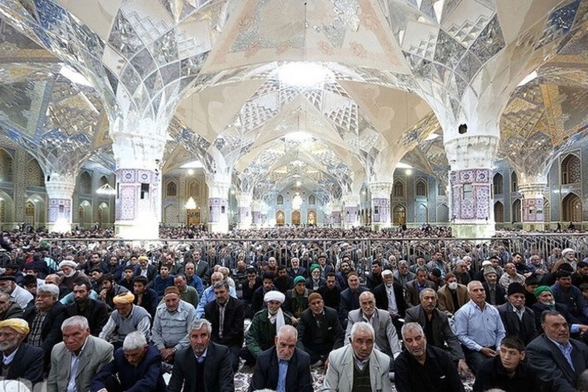 مردم ایران در پایگاه‌های نماز جمعه سراسر کشور با گرامیداشت «شهدای راه قدس» به شهدای حمله رژیم صهیونیستی ادای احترام می‌کنند.
