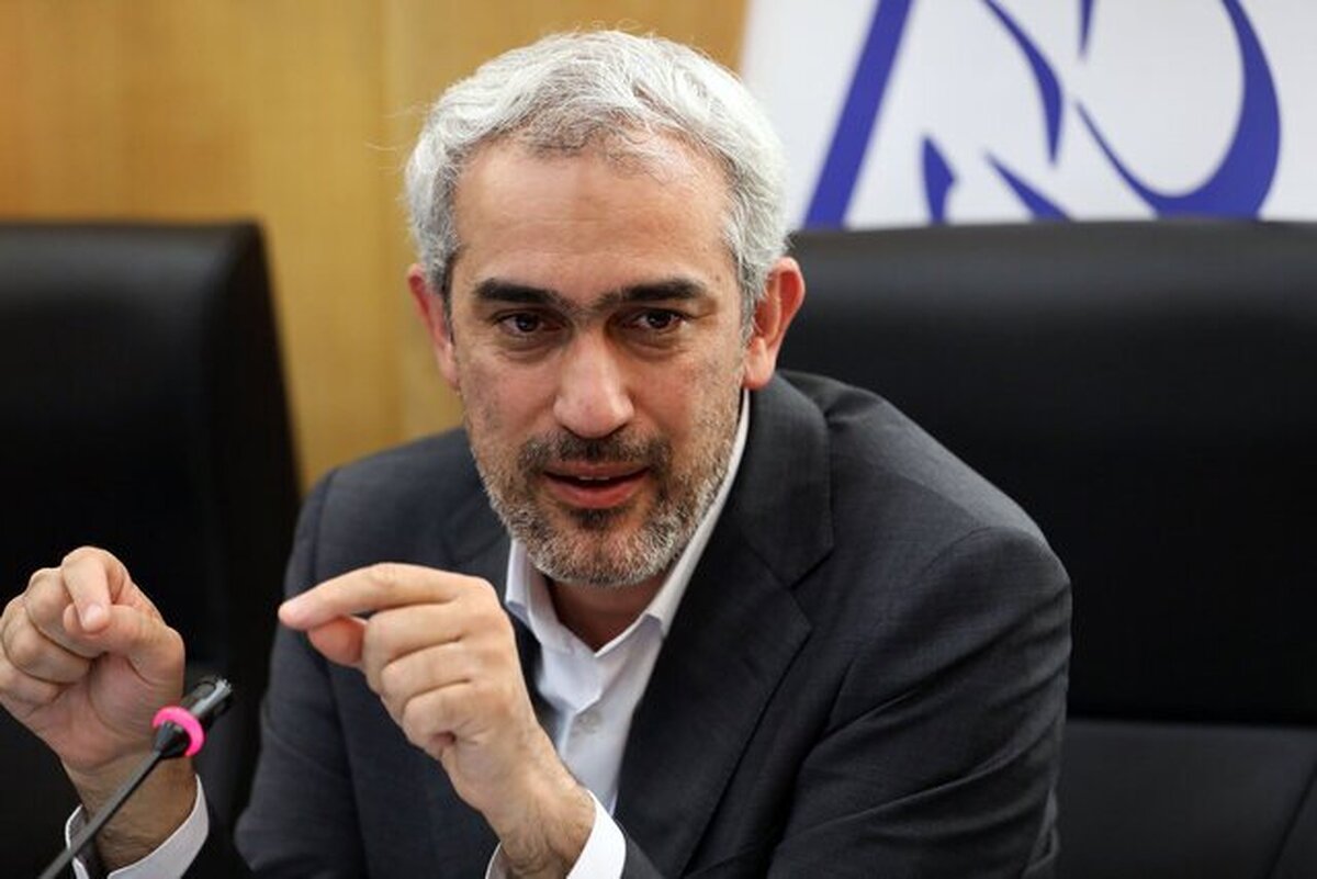 وزیر امور اقتصادی و دارایی از اقدامات گسترده و هماهنگ این وزارتخانه و سازمان‌های تابعه برای خدمت‌رسانی بی‌وقفه به مردم در شرایط ویژه کشور ناشی از تجاوز رژیم جنایتکار صهیونیستی به خاک ایران خبر داد و با تأکید بر مسئولیت‌پذیری تمامی بخش‌های اقتصادی در مواجهه با شرایط بحرانی، جزئیات برنامه‌های اجرا شده و در حال انجام را تشریح کرد.