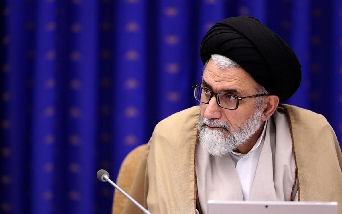 وزیر اطلاعات: حضور مستمر رئیس‌جمهور در میان مردم و استان‌ها نقش بسیار مهمی در ارتباط نزدیک‌تر با مردم و حل مشکلات آن‌ها دارد