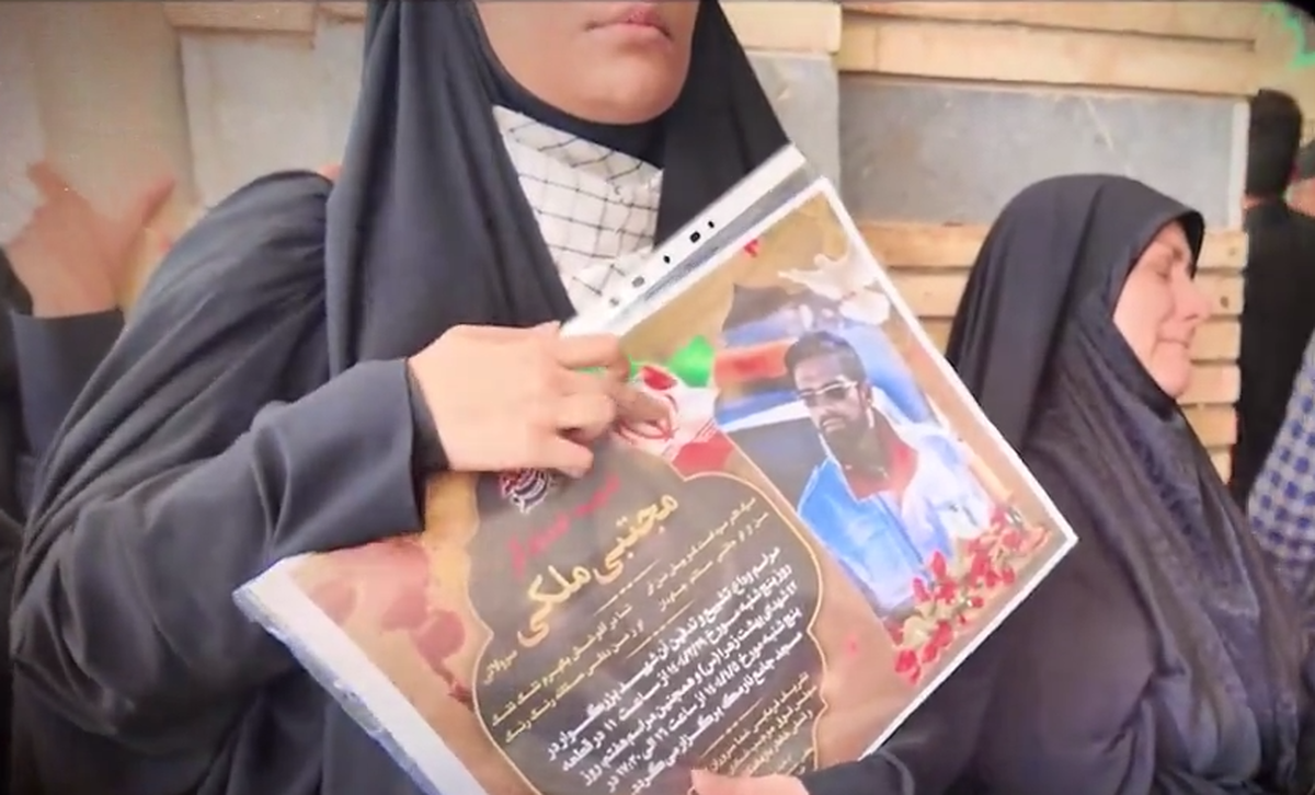 شهید مجتبی ملکی امدادگر هلال احمر استان تهران؛ ٢٦ خردادماه در حال امدادرسانی به هموطنان خود، پی حملات ددمنشانه رژیم صهیونیستی به درجه رفیع شهادت نائل آمد.