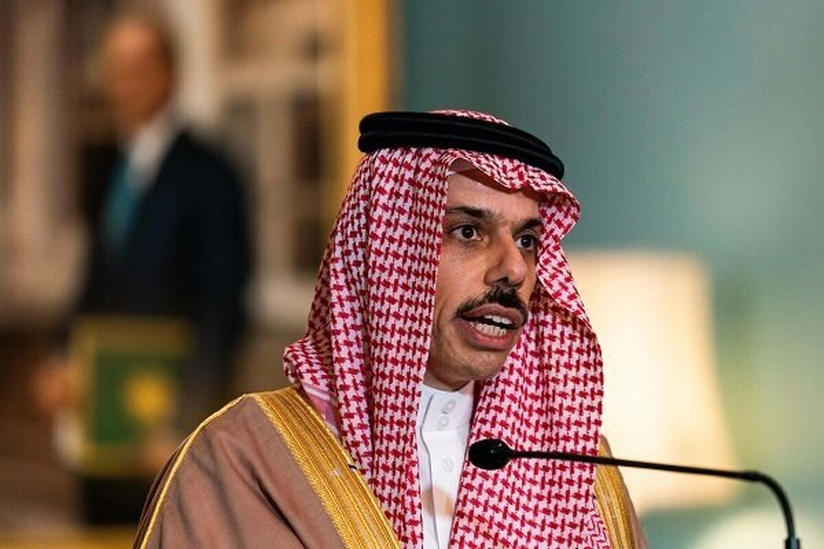 وزیر خارجه سعودی تجاوزات رژیم اشغالگر در ایران را محکوم و اعلام کرد: این حملات به حاکمیت و ثبات ایران لطمه می‌زند و نقض قوانین بین المللی محسوب می‌شود.
