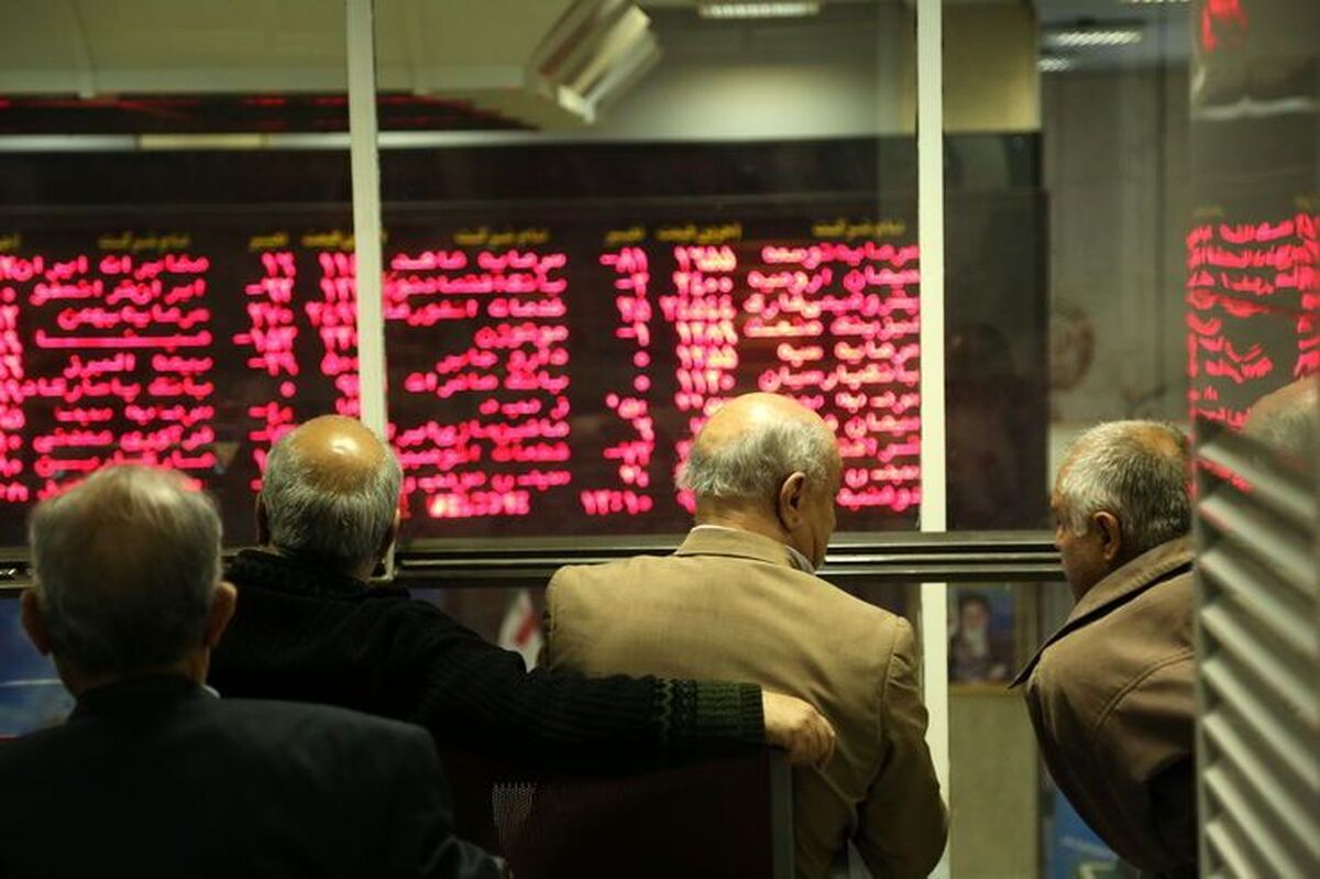 بازار سهام امروز با ریزش بیش از ۳۲ هزار واحدی و خروج یک هزار و ۳۶۳ میلیارد تومان پول حقیقی از بازار مواجه شد.
