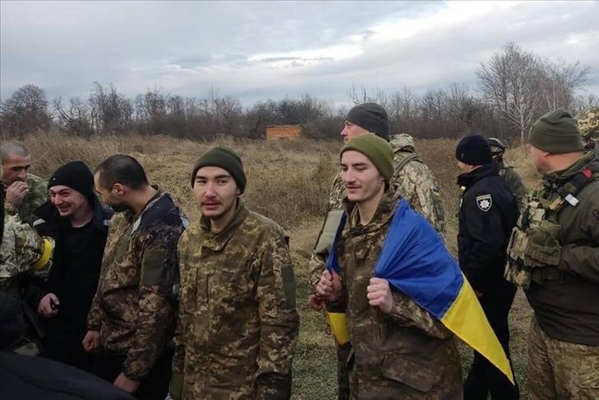 بزرگ‌ترین تبادل اسرا میان کی‌یف و مسکو در طول سه روز گذشته و از زمان آغاز تجاوز نظامی روسیه به اوکراین پایان یافت. پس از گذشت سه سال از آغاز درگیری‌ها بین اوکراین و روسیه، جمعه (۲۶ اردیبهشت) نخستین دور مذاکرات مستقیم با نظارت آمریکا در استانبول انجام و قرار شد در بازه زمانی ۲۳ تا ۲۵ مه (۲ تا ۴ خرداد) طرفین هزار اسیر را در ازای یک هزار اسیر دیگر آزاد کنند که سرانجام این توافق نهایی و اجرایی شد.