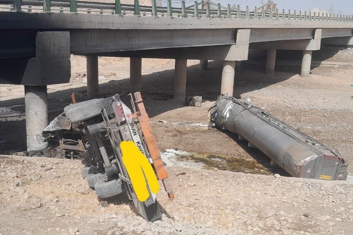 سقوط مرگبار تریلی حمل شیر از روی پُل کمربند سبز مشهد (۶ خرداد ۱۴۰۴)