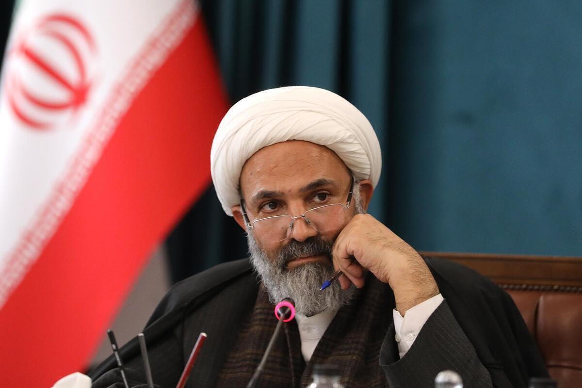 نماینده مردم مشهدوکلات در مجلس شورای اسلامی در ارتباط با انتخابات هیئت‌رئیسه سال دوم مجلس دوازدهم و همچنین تعداد کم نمایندگان استان‌های شرقی کشور در بهارستان توضیحاتی را ارائه کرد.
