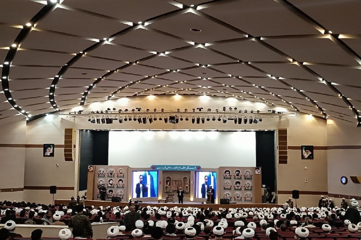 اجلاسیه بزرگداشت ۴۰۰ شهید روحانی و طلبه خراسان رضوی با شعار «از سنگر دفاع تا میدان تبیین»، صبح امروز با حضور پرشور شخصیت‌های سیاسی، فرماندهان نظامی، پیشکسوتان دفاع مقدس، اساتید و طلاب حوزه‌های علمیه، در مجتمع آیه‌ها مشهد برگزار شد.
