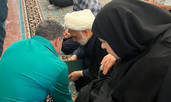 رئیس دستگاه قضا در حرم امام رضا(ع) ؛ پای حرف یک ارباب رجوع نشست رئیس دستگاه قضا در حرم امام رضا(ع) ؛ پای حرف یک ارباب رجوع نشست