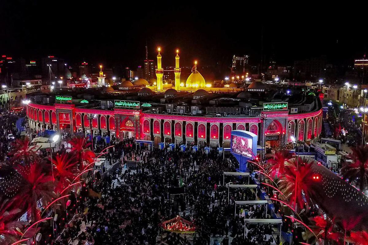 کم‌تر از یک هفته تا آغاز ماه محرم ۱۴۰۴ باقی مانده است، اما کربلا در این روز‌ها آماده برپایی مراسم عزاداری امام حسین (ع) شده است.