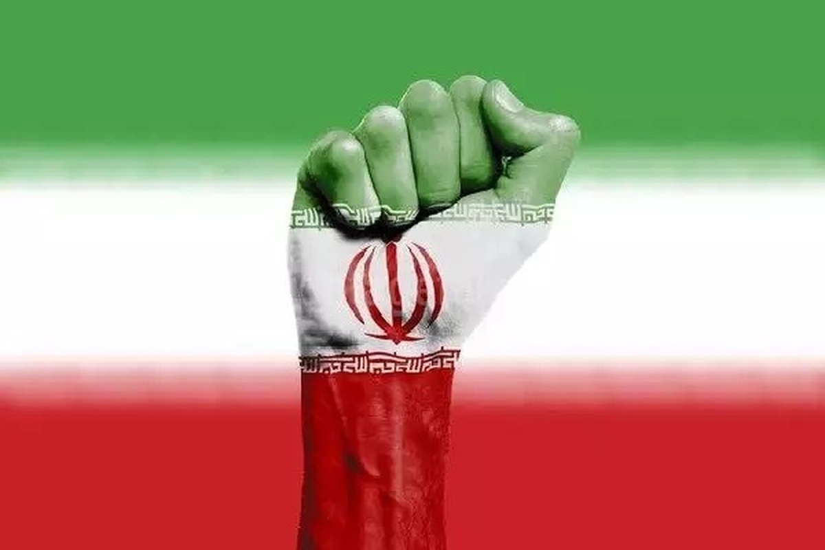 یک فیلم‌ساز مشهدی گفت: نقش یک فیلم‌ساز در این شرایط، بسیار حیاتی است؛ چراکه می‌تواند از طریق تصویر، مفاهیم عمیق انسانی را به شکلی اثرگذار به مخاطبان منتقل کند.