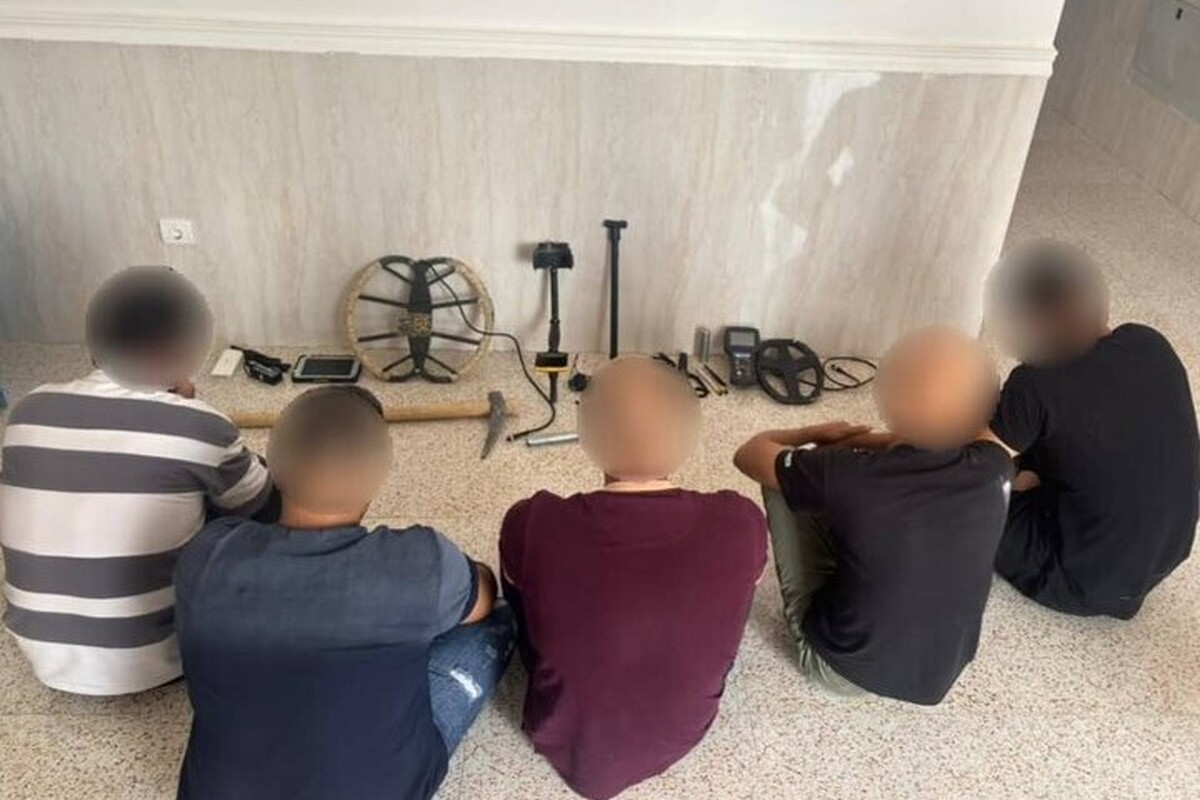 فرمانده انتظامی داراب گفت: با تلاش ماموران فرماندهی انتظامی داراب، پنج نفر از غارتگران میراث باستانی دستگیر و سه دستگاه گنج‌یاب نیز کشف شد.