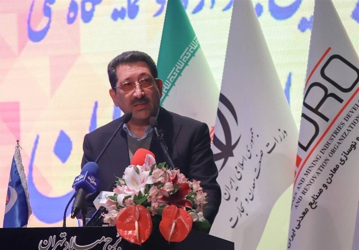 وزیر صنعت، معدن و تجارت گفت: قیمت‌های جدید خودرو که دو خودروساز بزرگ کشور اعلام کردند، بر اساس بررسی‌های شورای رقابت و سازمان حمایت از مصرف‌کنندگان تعیین شده و در نهایت با اعمال نظر ستاد تنظیم بازار، با کاهش نسبی به وزارت صمت ابلاغ شده است.