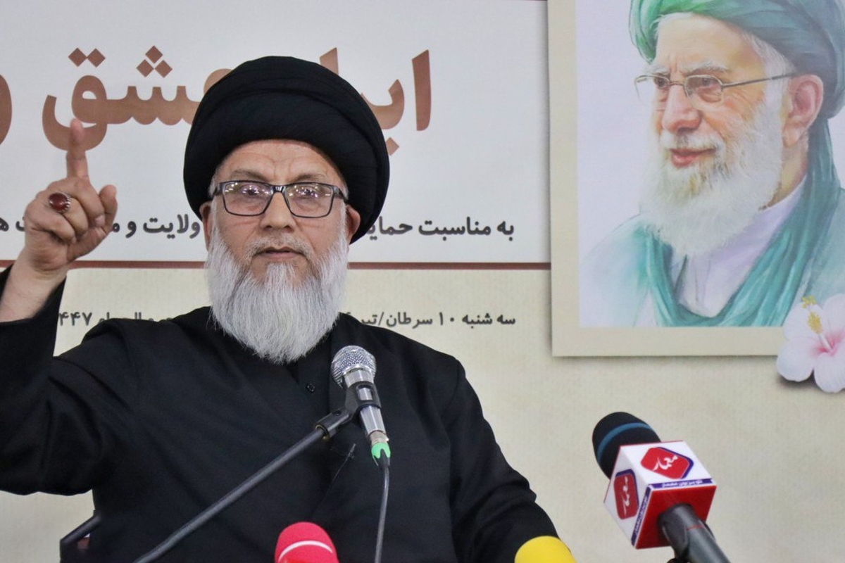 رئیس مرکز تبیان افغانستان با بیان اینکه دفاع از رهبر انقلاب اسلامی یک وظیفه شرعی و سیاسی است، گفت: امروز روز انتخاب است، یا در جبهه حق باید ایستاد یا در مسیر باطل لغزید.
