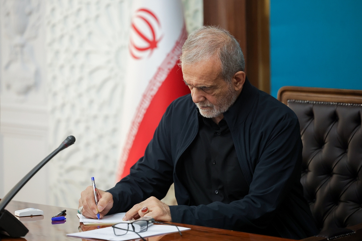 رئیس جمهور قانون معاهده بین دولت جمهوری اسلامی ایران و دولت مالزی در زمینه انتقال بین‌المللی زندانیان را برای اجرا ابلاغ کرد.