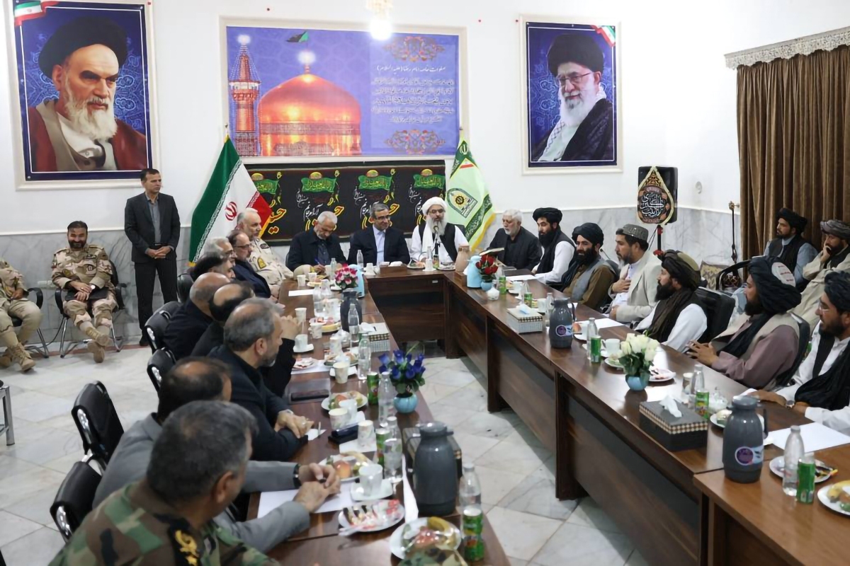 معاون امنیتی، انتظامی استاندار خراسان رضوی اظهارداشت: در ۱۰۰ روز گذشته ۳۶۰ هزار از اتباع غیرمجاز افغانستانی به کشورشان بازگشته‌اند، ملت ایران میزبانی از مردم افغانستان را در طول چهار دهه گذشته به خوبی انجام داده است.