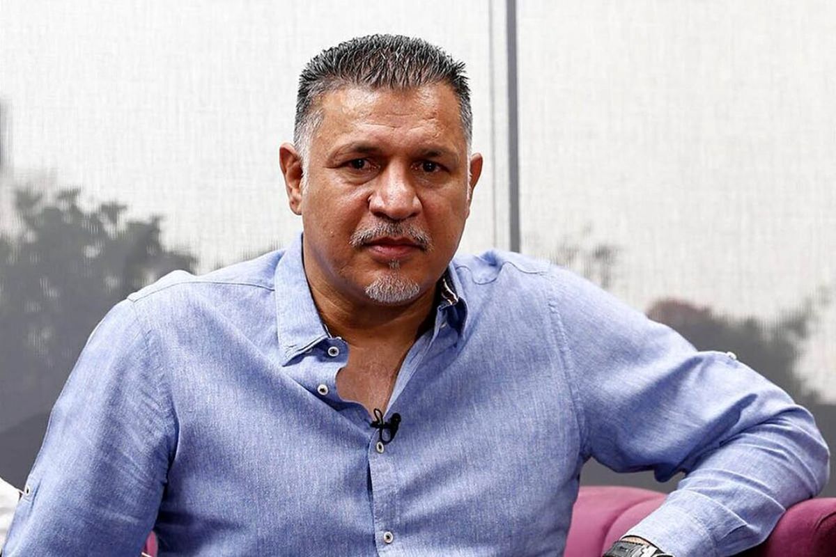 مدیران پرسپولیس برای جانشینی کارتال به سراغ علی دایی رفتند.