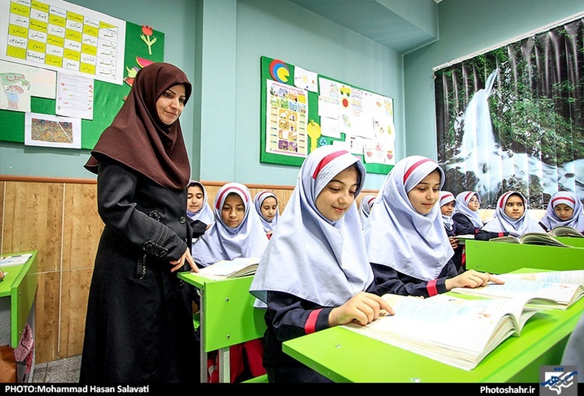 سخنگوی کمیسیون آموزش مجلس از پیگیری جدی وضعیت معلمان خرید خدمات آموزشی و حق‌التدریس آزاد خبر داد و گفت: پرداخت حقوق و بیمه تابستانی این معلمان در آستانه نهایی شدن است.