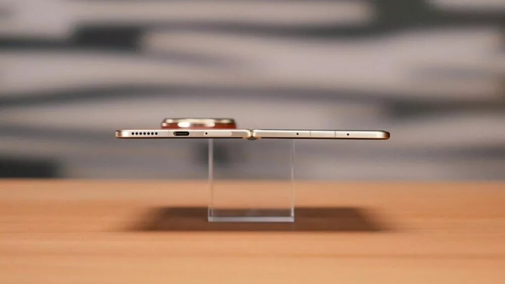 آنر امروز از گوشی تاشوی جدید خود با نام مجیک V۵ رونمایی کرد آنر امروز از گوشی تاشوی جدید خود با نام مجیک V۵ رونمایی کرد