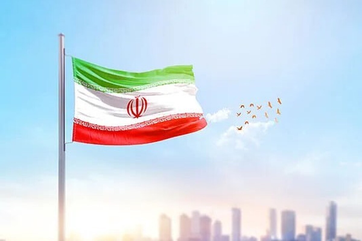 اثر متفاوت محمود آزادنیا با خوشنویسی حامد قبولیان، روایتی تصویری از ایرانِ زخمی و مقاوم است.