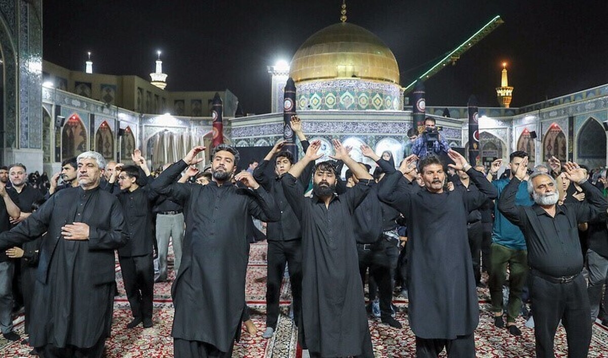 ویژه‌برنامه عزاداری و سوگواری زائران عرب‌زبان در رثای سید و سالار شهیدان حضرت اباعبدالله‌الحسین(ع)، در حرم مطهر رضوی برگزار شد.