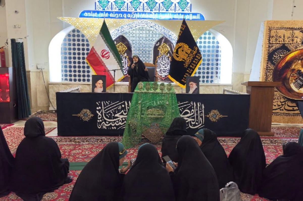 برنامه معنوی «بانوان عاشورایی» ویژه بانوان زائر و مجاور اردو زبان امروز عصر در حرم مطهر رضوی برگزار شد.