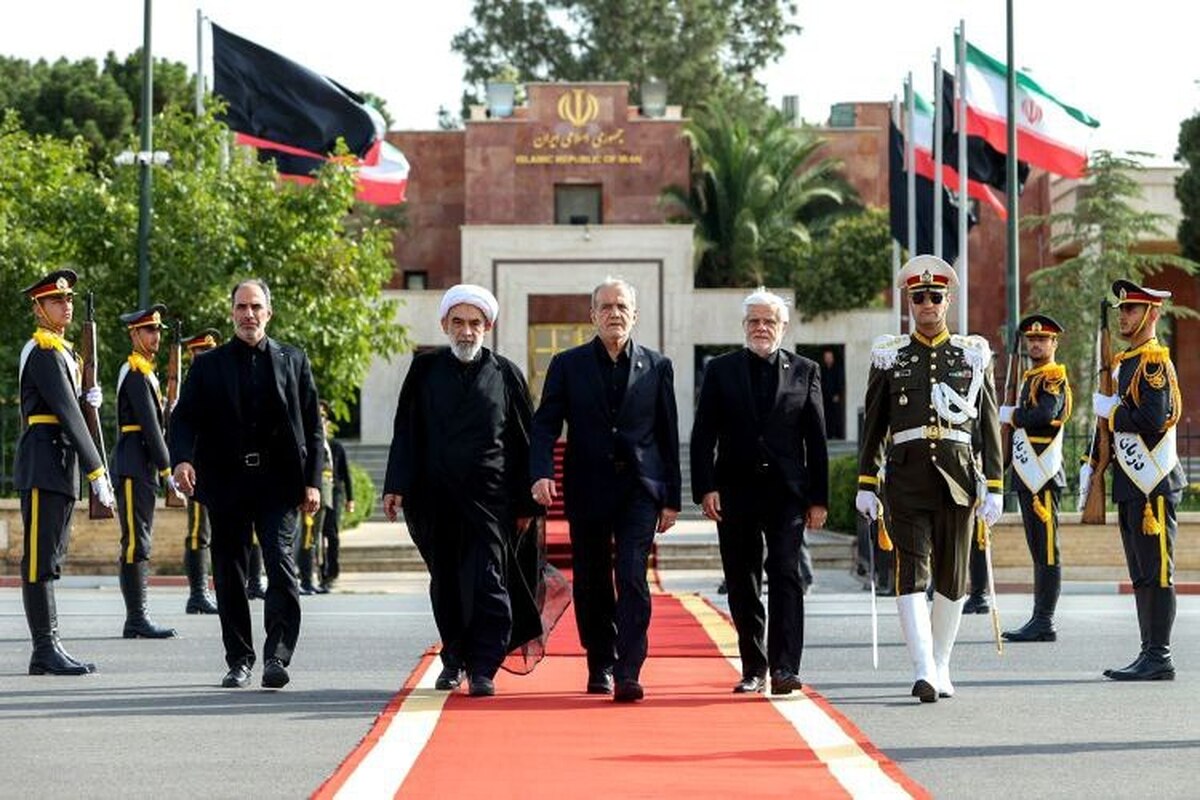 رئیس‌جمهور به دعوت رئیس‌جمهوری آذربایجان و به منظور شرکت در هفدهمین اجلاس سران کشور‌های سازمان همکاری‌های اقتصادی (اکو) با بدرقه رسمی معاون اول خود، عازم این کشور شد.