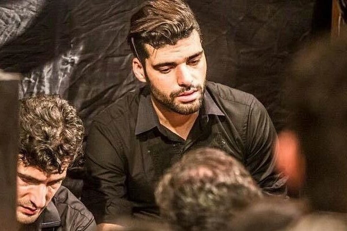مهدی طارمی، ستاره تیم ملی کشورمان و بازیکن باشگاه اینتر میلان در شب تاسوعا در کنار سایر مردم بوشهر به عزاداری پرداخت.