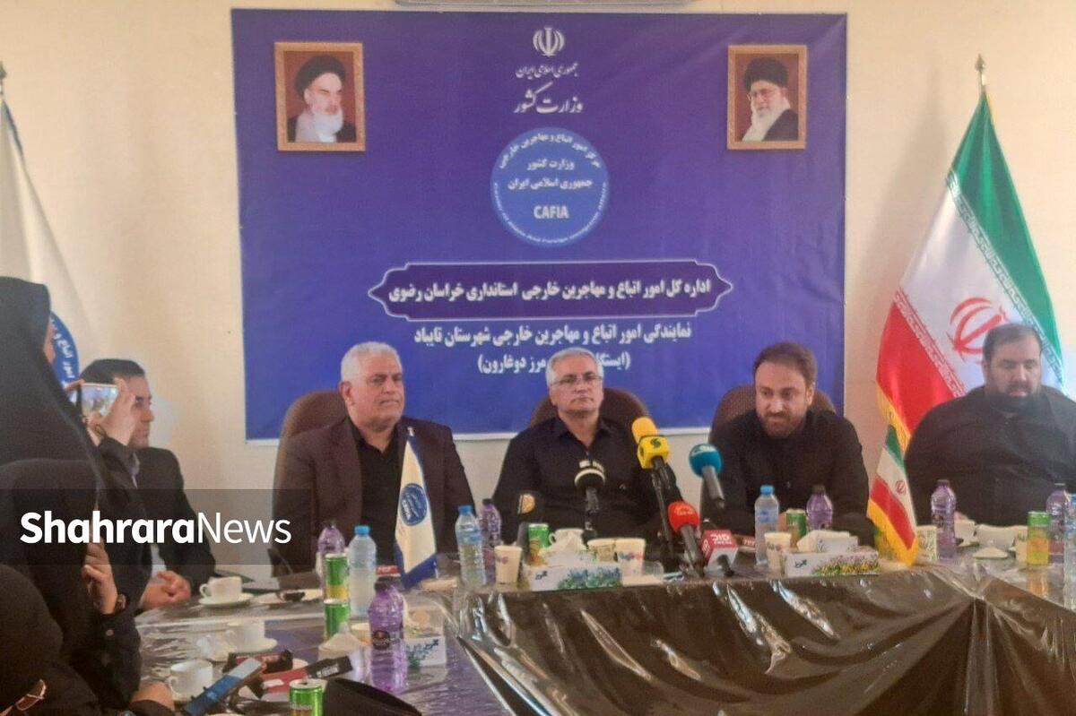 مدیرکل امور اتباع و مهاجران خارجی استانداری خراسان رضوی با بیان اینکه تمایل مهاجران برای بازگشت داوطلبانه افزایش یافته است، گفت: در تلاشیم زمینه بازگشت با عزت و کرامت مهاجران افغانستانی غیرمجاز را فراهم کنیم.